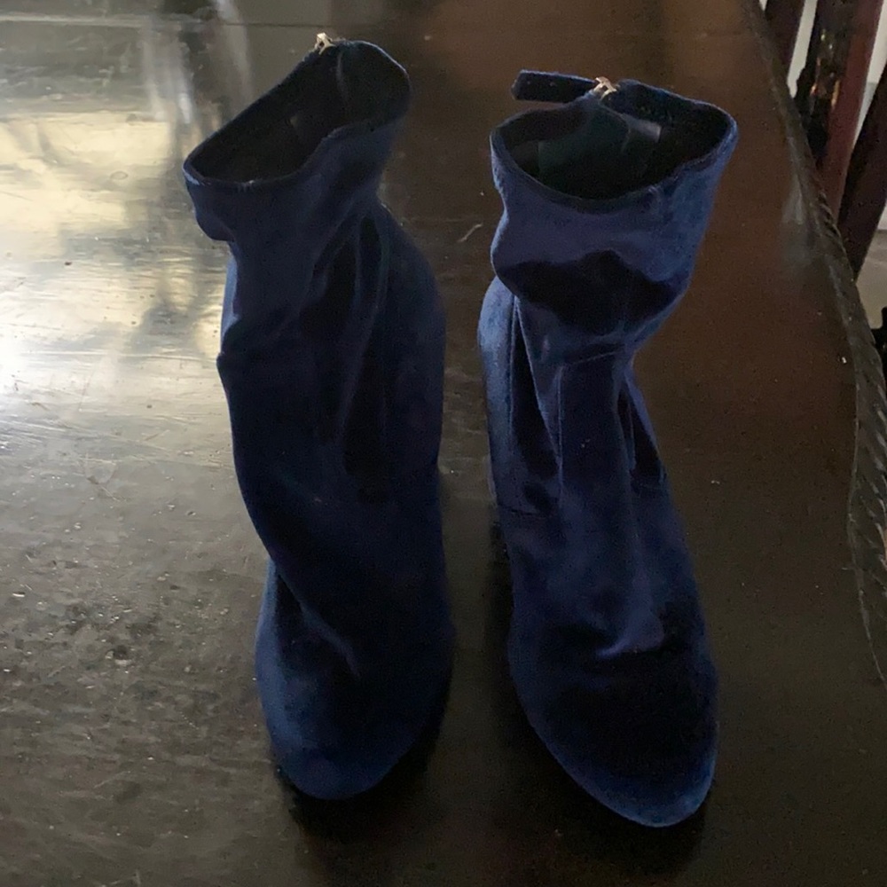 Steve Madden Women’s Dark Blue Suede Ankle Boot.